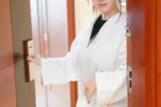韩红口碑崩塌黑历史被扒官媒出手锐评句句说到打工人心坎里